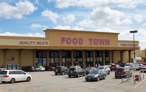 Specialties: Food Town is locally owned and operated, with locations in and around the Houston area. Our goal is to offer all our customers quality meats, fresh produce, and national-brand groceries at competitive prices Established in 1994. Food Town was established in Houston in 1994 by a group of hardworking, long-time grocery people led by Ross Lewis. They have grown to over 30 locations ... 